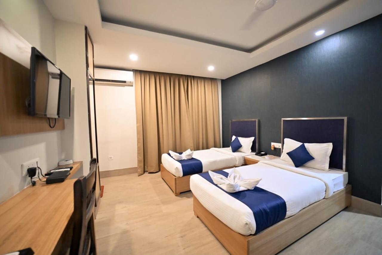 גווהטי Hotel Prag Continental מראה חיצוני תמונה