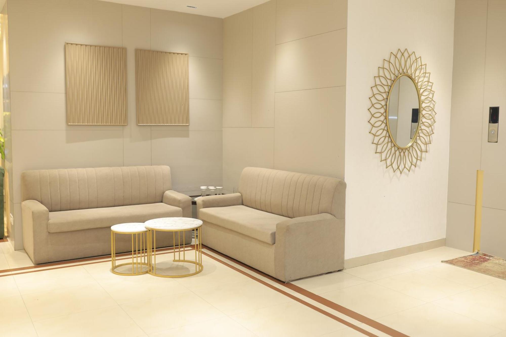 גווהטי Hotel Prag Continental מראה חיצוני תמונה