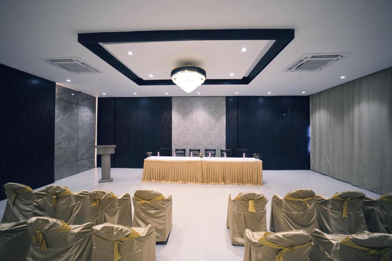 גווהטי Hotel Prag Continental מראה חיצוני תמונה