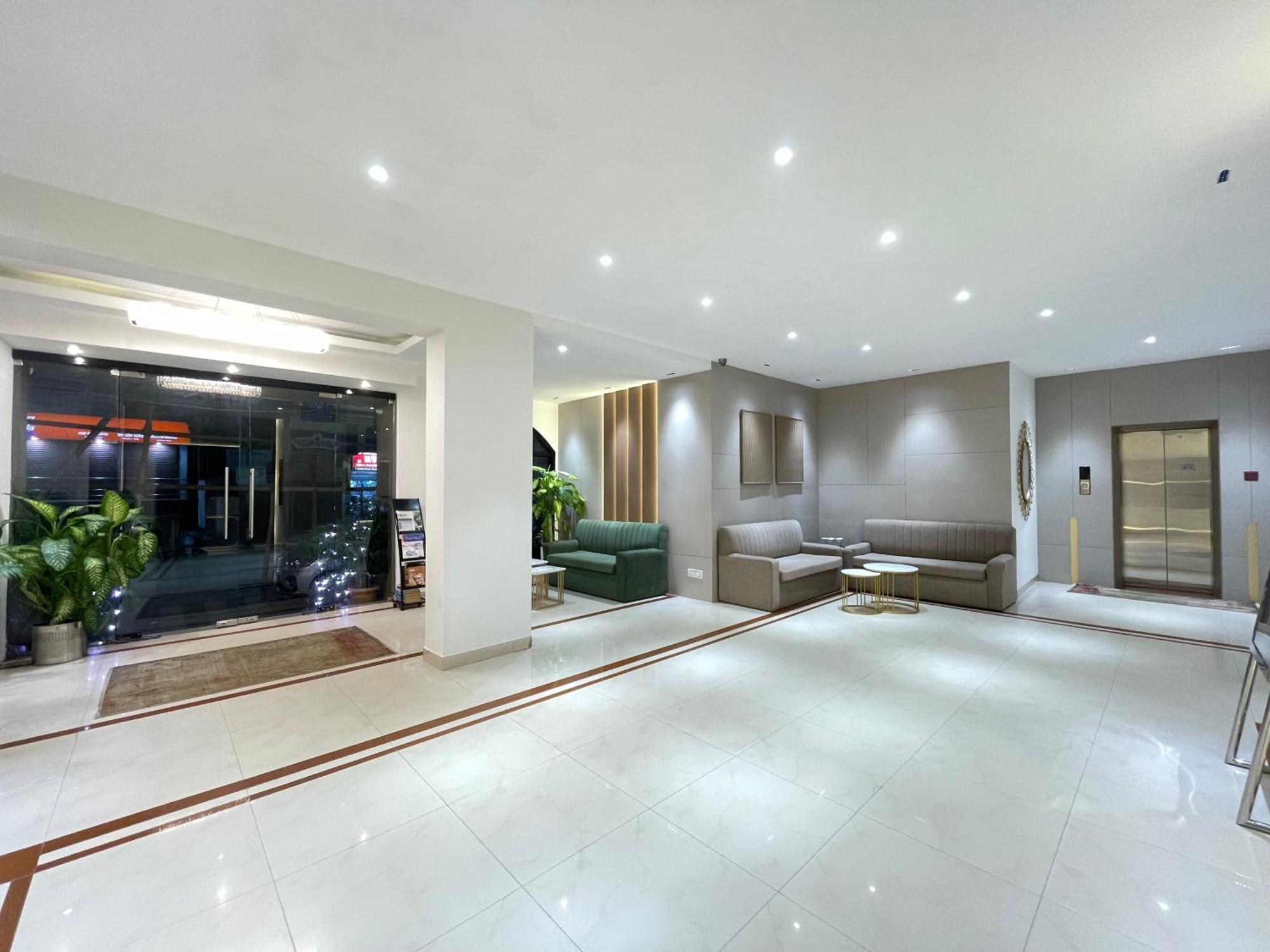 גווהטי Hotel Prag Continental מראה חיצוני תמונה