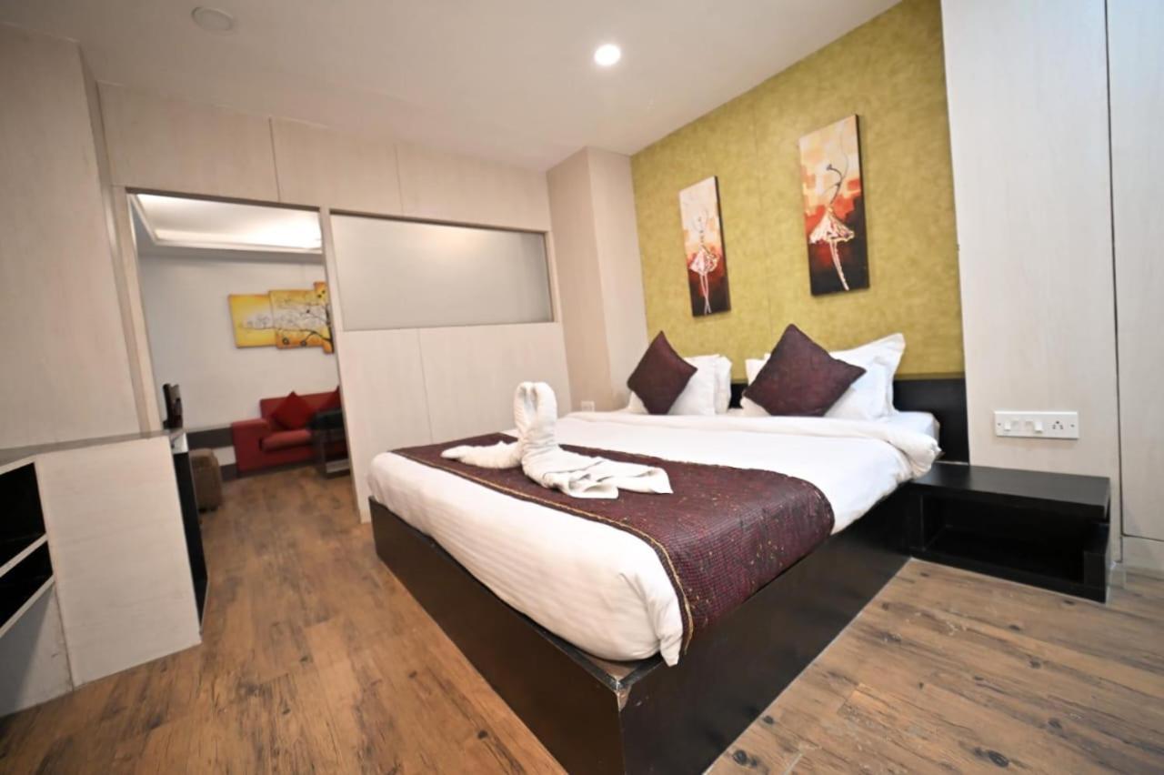 גווהטי Hotel Prag Continental מראה חיצוני תמונה