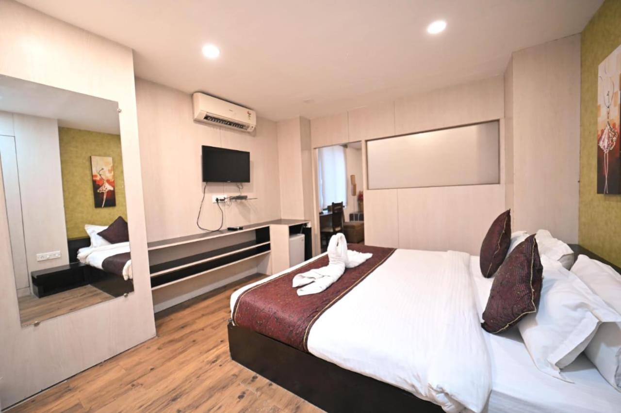 גווהטי Hotel Prag Continental מראה חיצוני תמונה