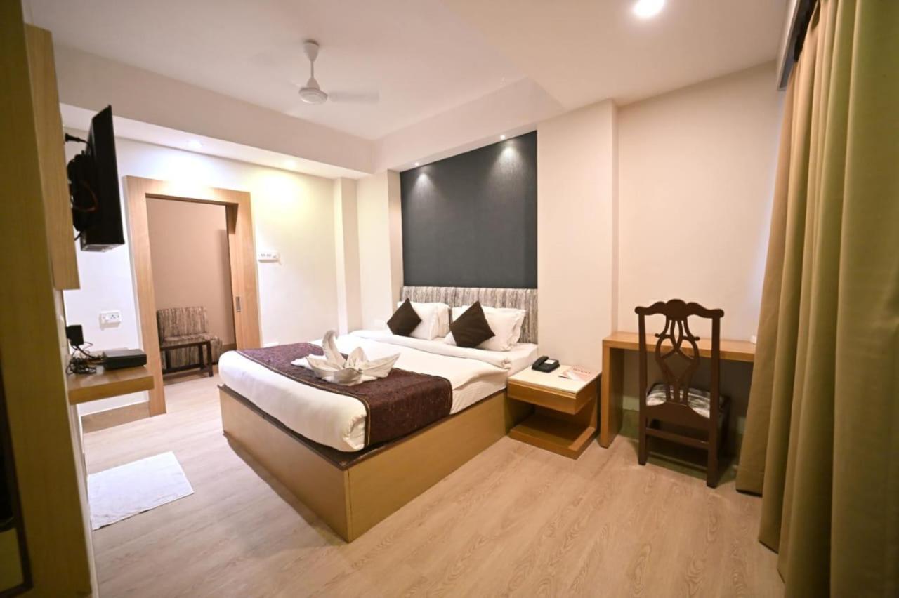 גווהטי Hotel Prag Continental מראה חיצוני תמונה