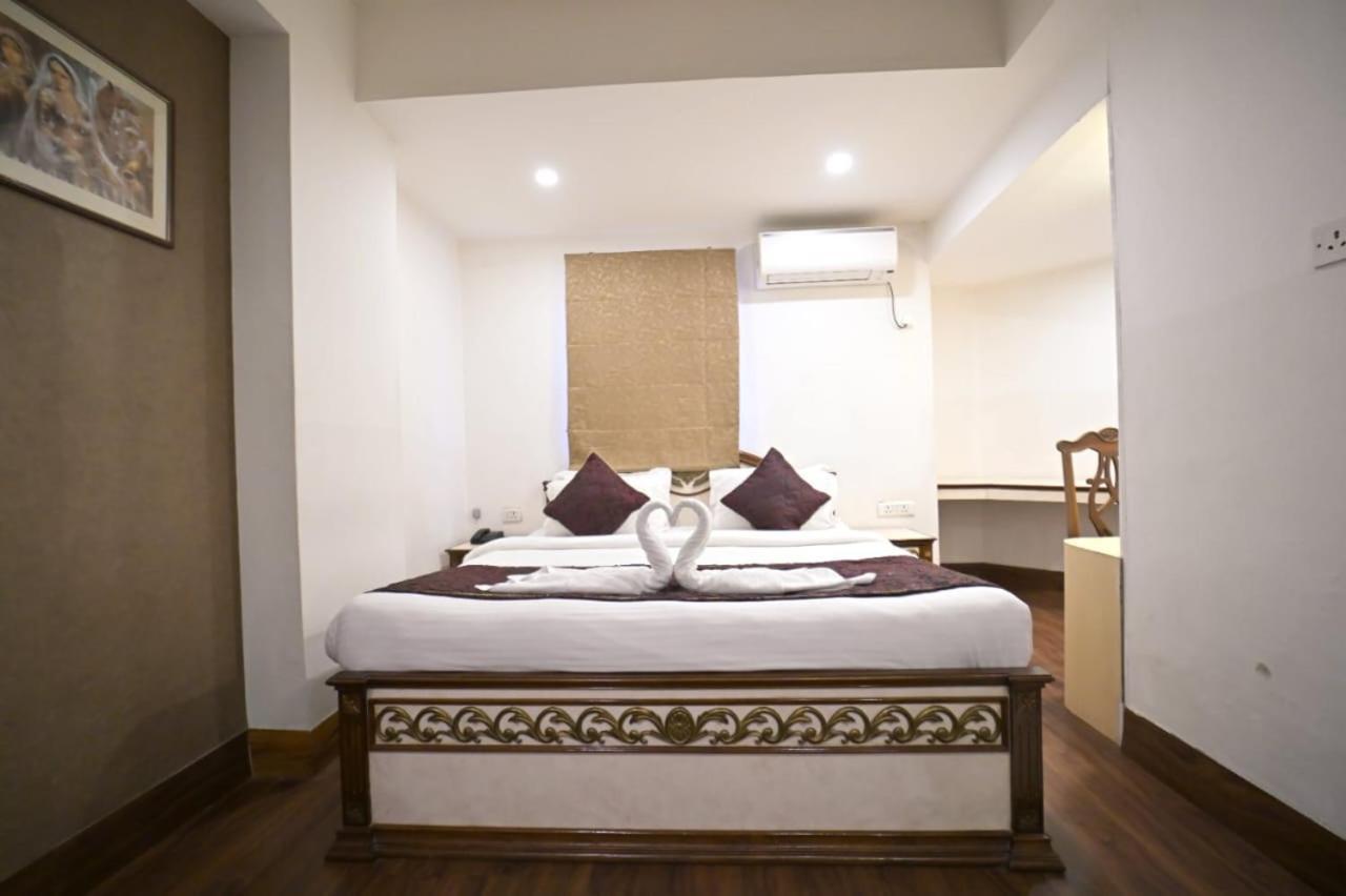 גווהטי Hotel Prag Continental מראה חיצוני תמונה