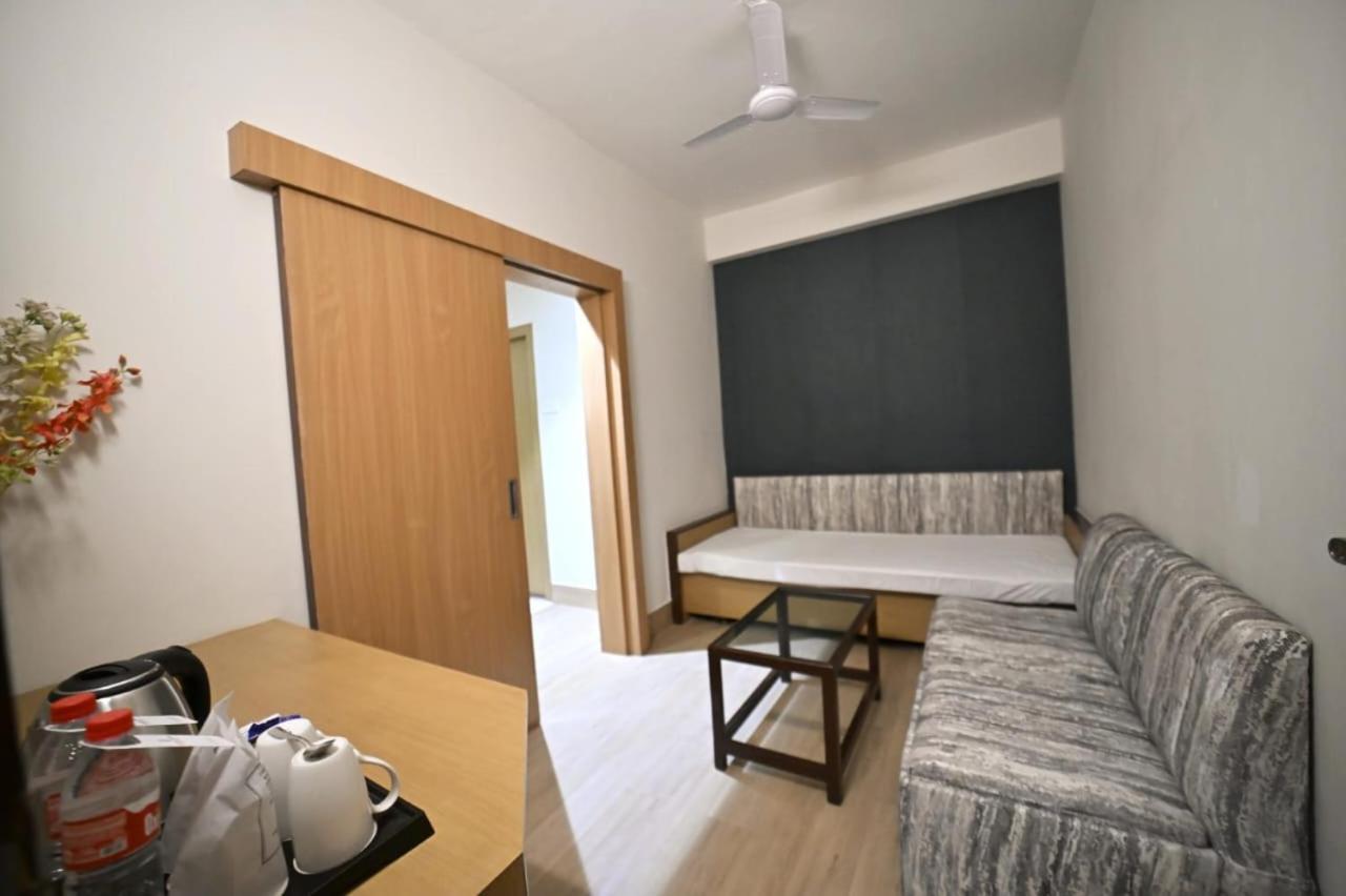 גווהטי Hotel Prag Continental מראה חיצוני תמונה