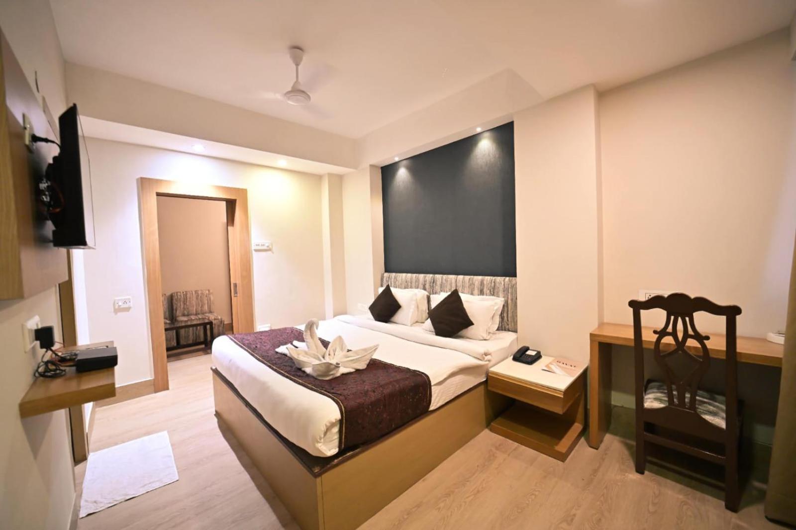 גווהטי Hotel Prag Continental מראה חיצוני תמונה