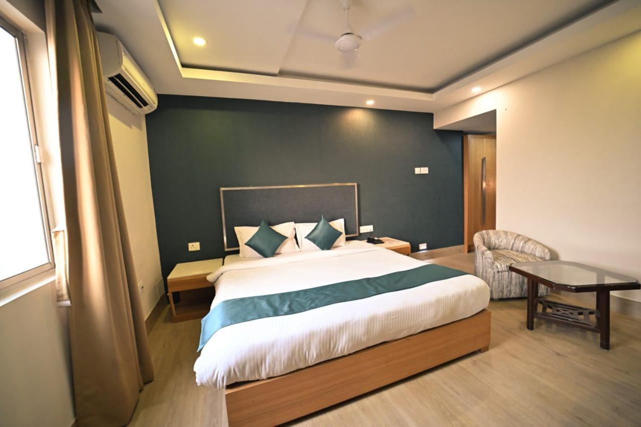 גווהטי Hotel Prag Continental מראה חיצוני תמונה