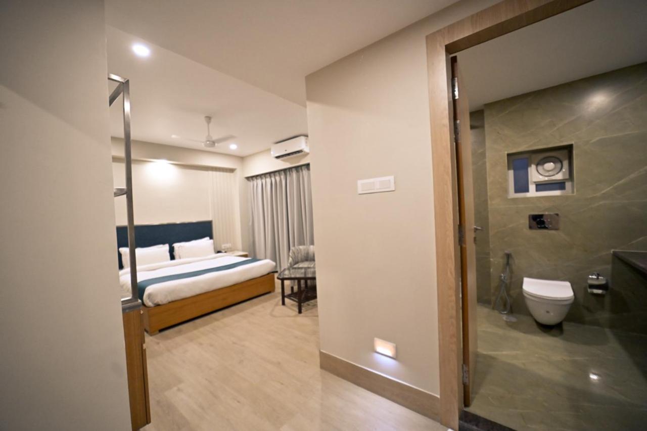 גווהטי Hotel Prag Continental מראה חיצוני תמונה