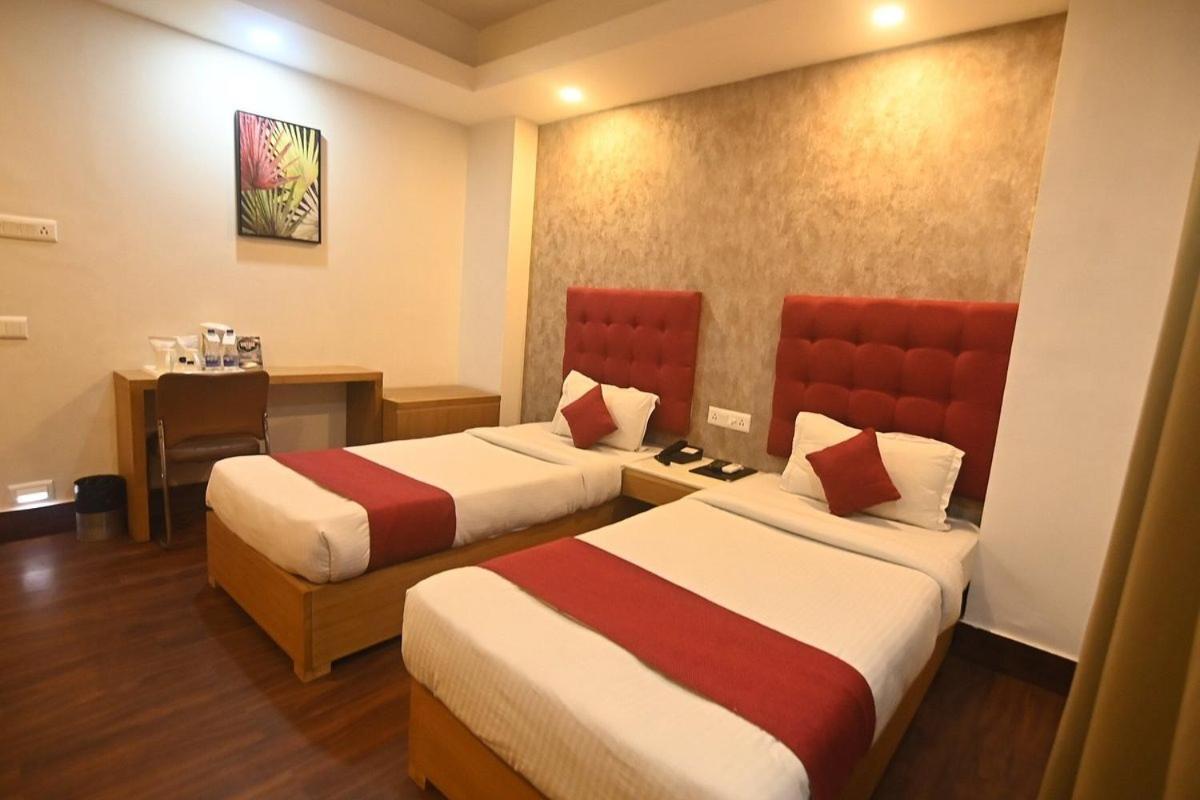 גווהטי Hotel Prag Continental מראה חיצוני תמונה