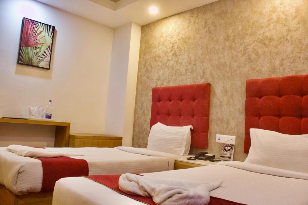 גווהטי Hotel Prag Continental מראה חיצוני תמונה