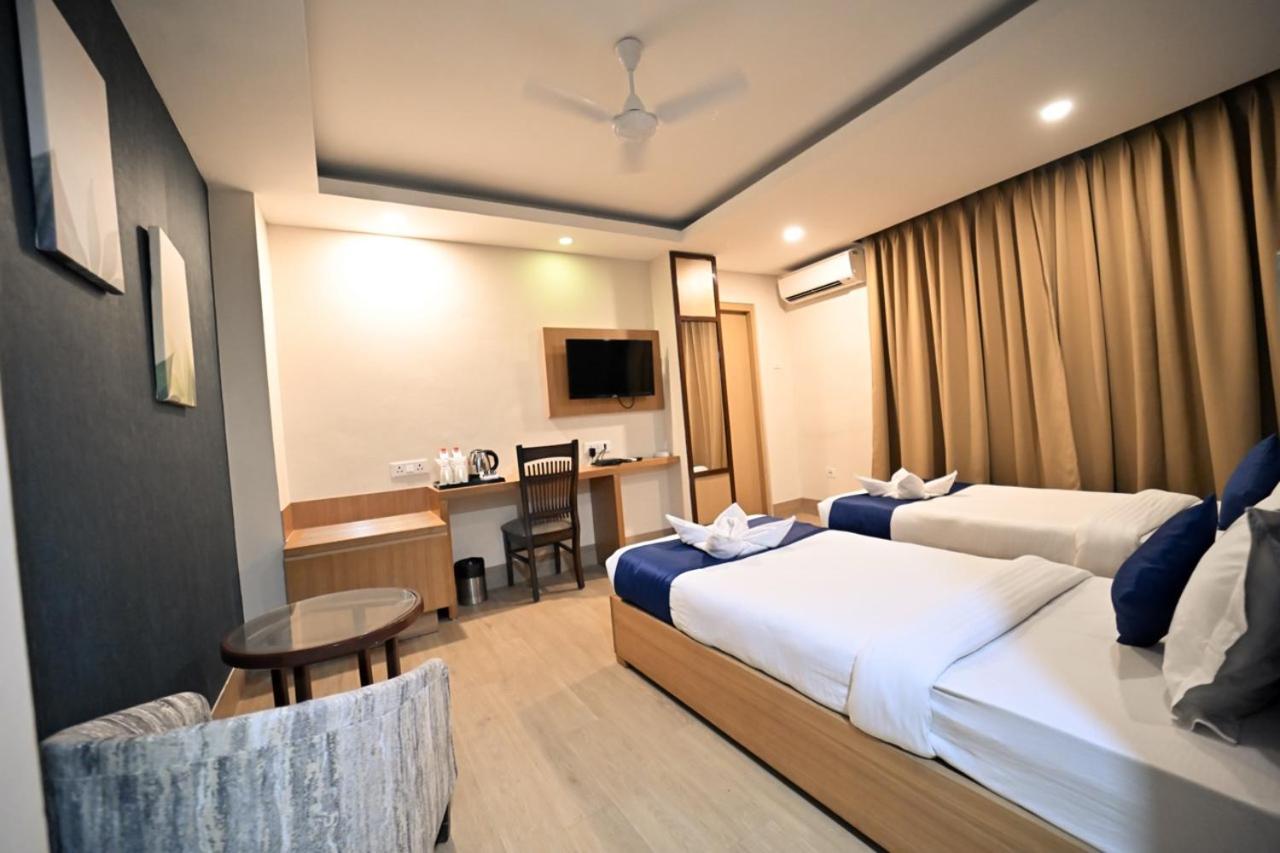 גווהטי Hotel Prag Continental מראה חיצוני תמונה