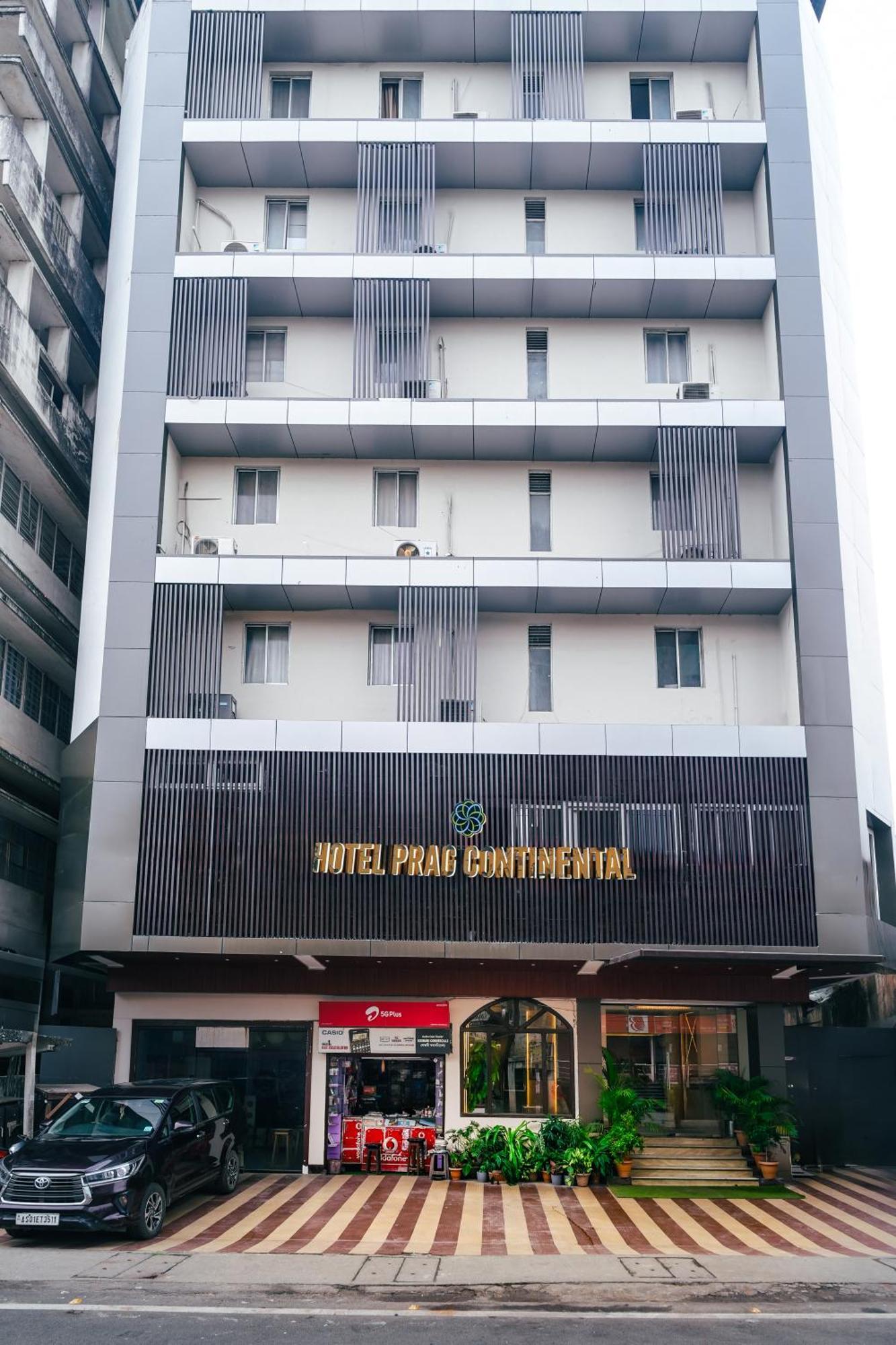 גווהטי Hotel Prag Continental מראה חיצוני תמונה