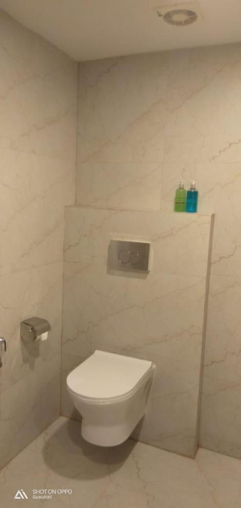 גווהטי Hotel Prag Continental מראה חיצוני תמונה
